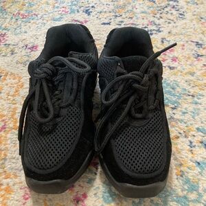 Balera Dance sneakers Big Kids size 4
